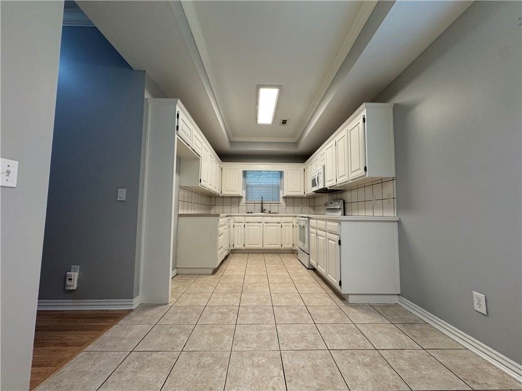 4905 Hawthorne Way - Photo 3 of 21