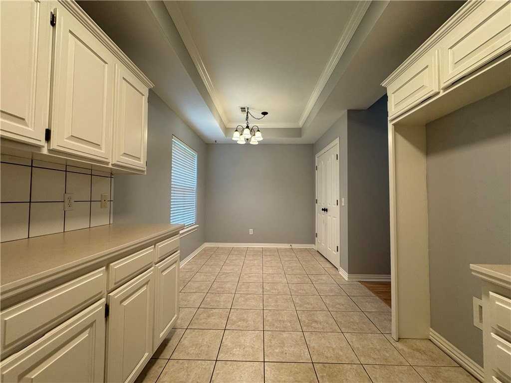 4905 Hawthorne Way - Photo 5 of 21