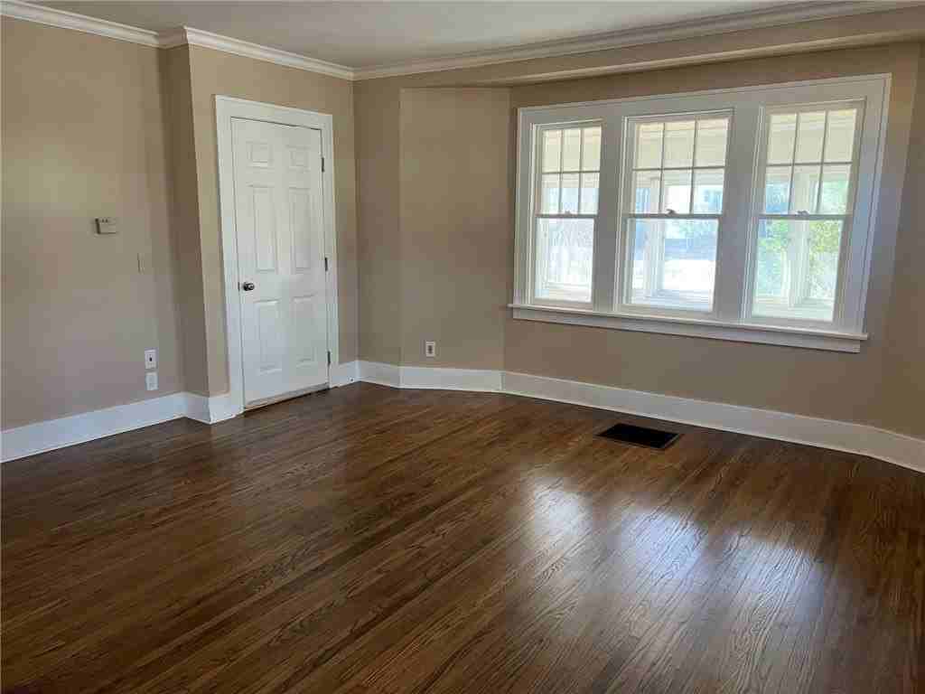 710 Merchants Rd - Photo 4 of 14