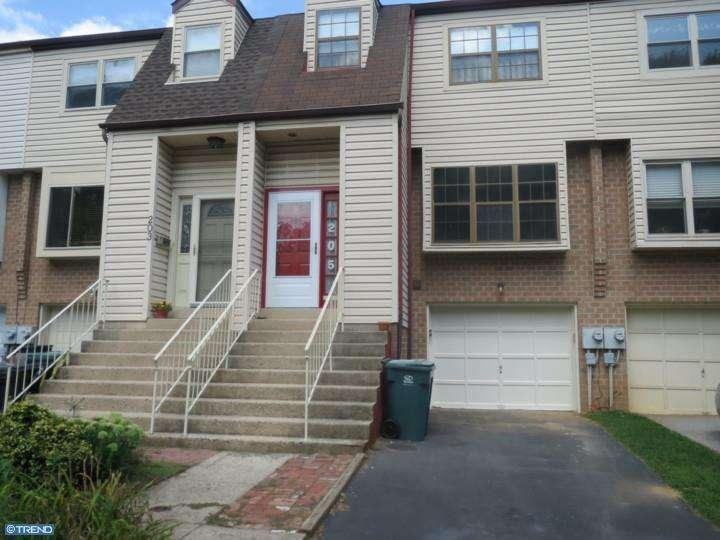 205 Ash Ln - Photo 2 of 17