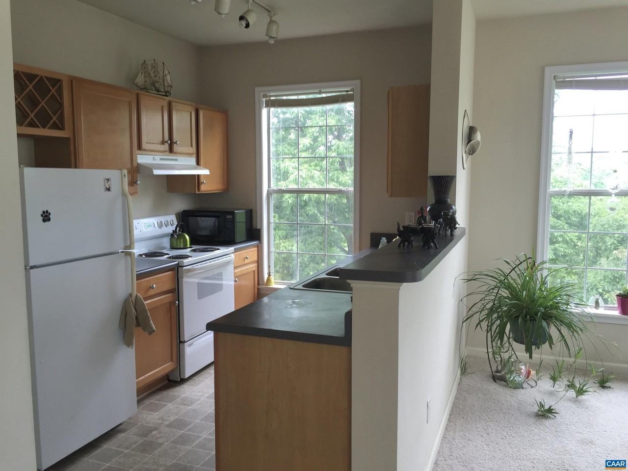 300 Riverbend Dr #2C - Photo 6 of 10