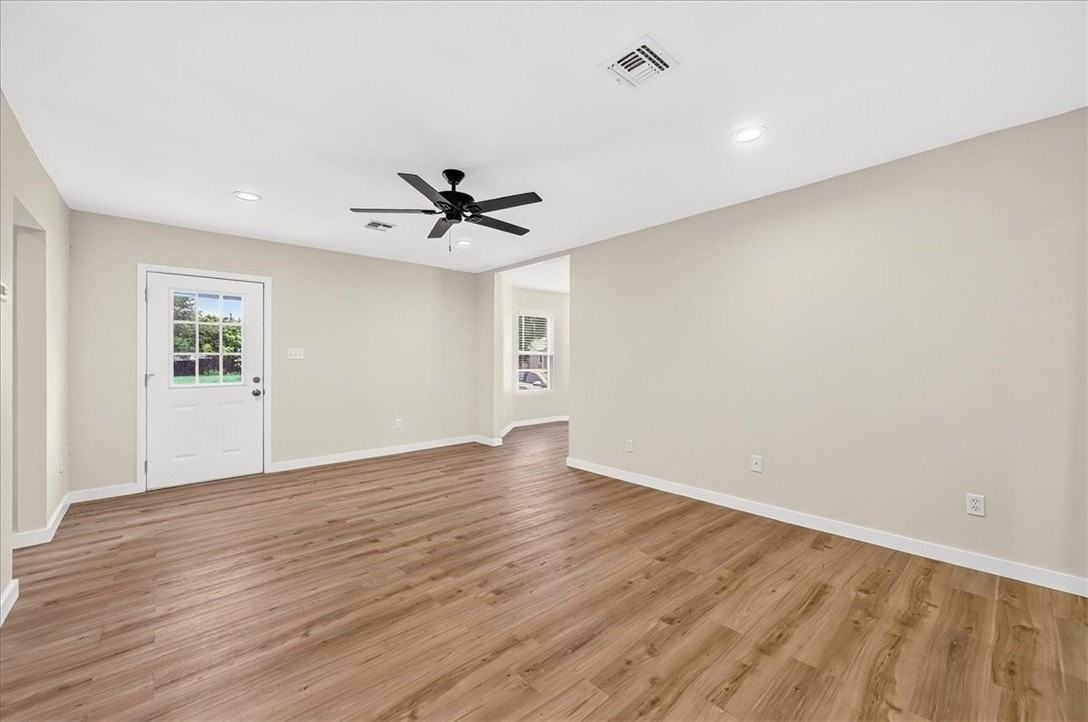 1154 Florida Ave - Photo 3 of 33