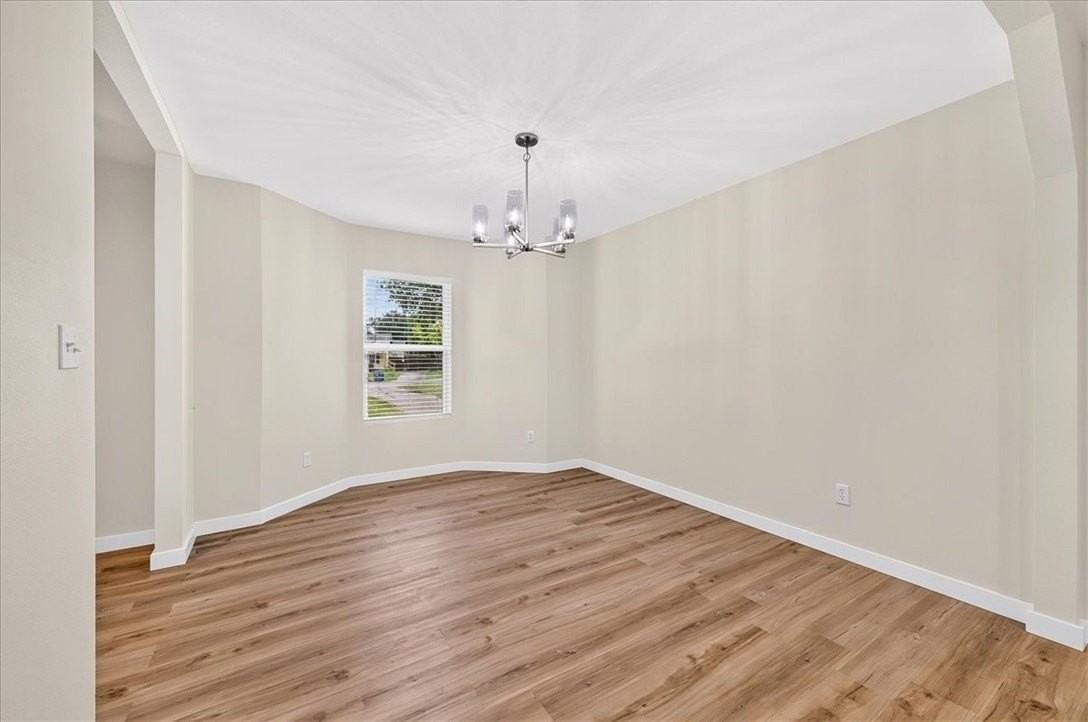 1154 Florida Ave - Photo 4 of 33