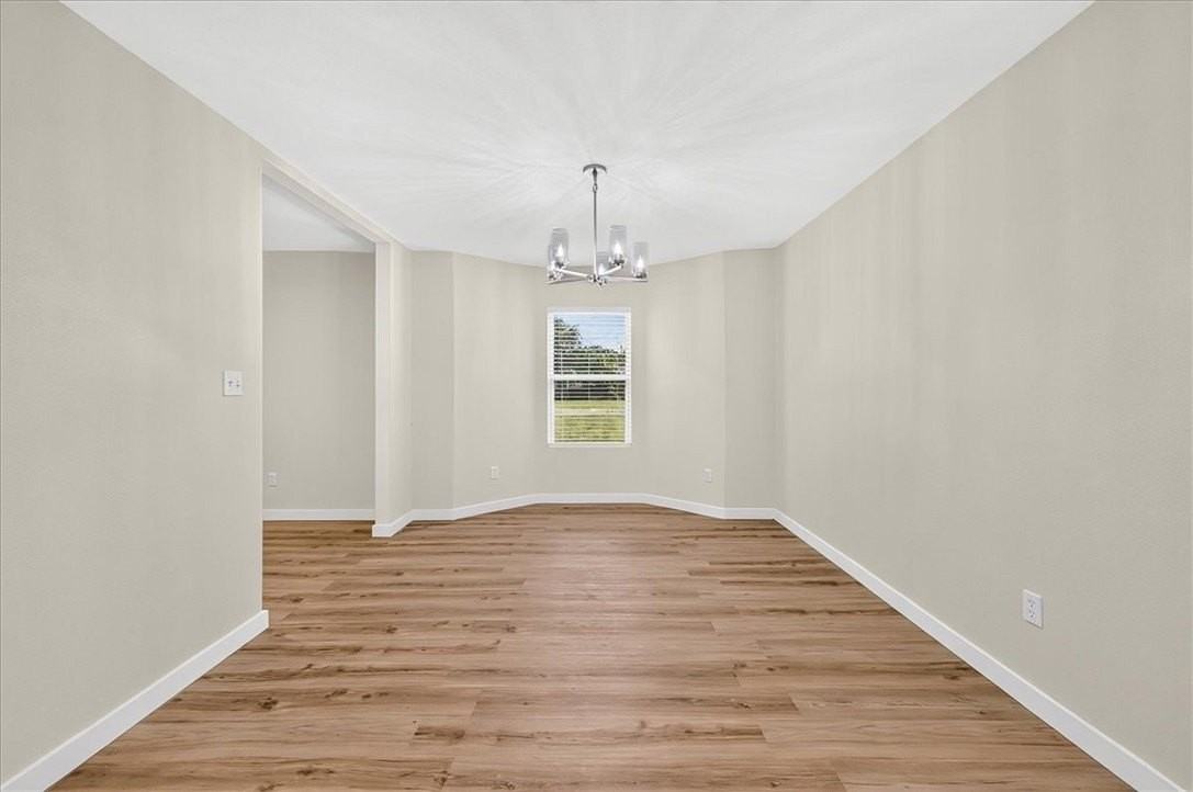 1154 Florida Ave - Photo 5 of 33