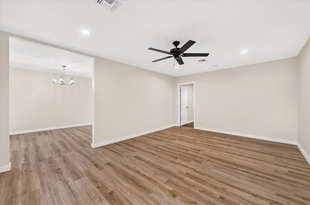 1154 Florida Ave - Photo 6 of 33