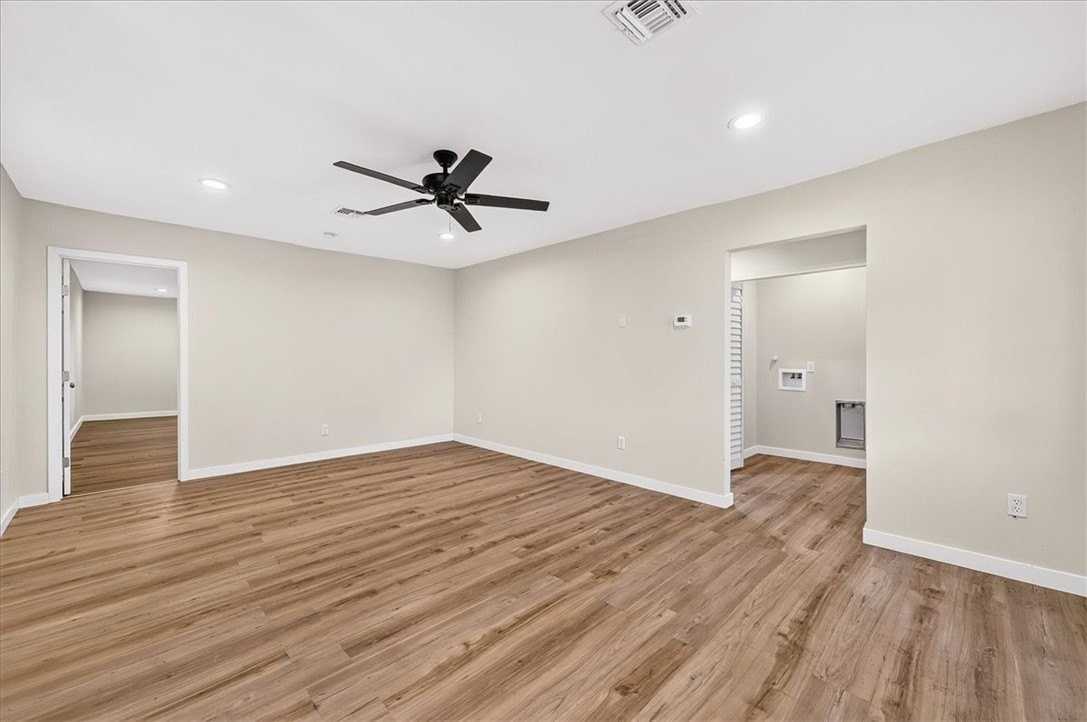 1154 Florida Ave - Photo 7 of 33