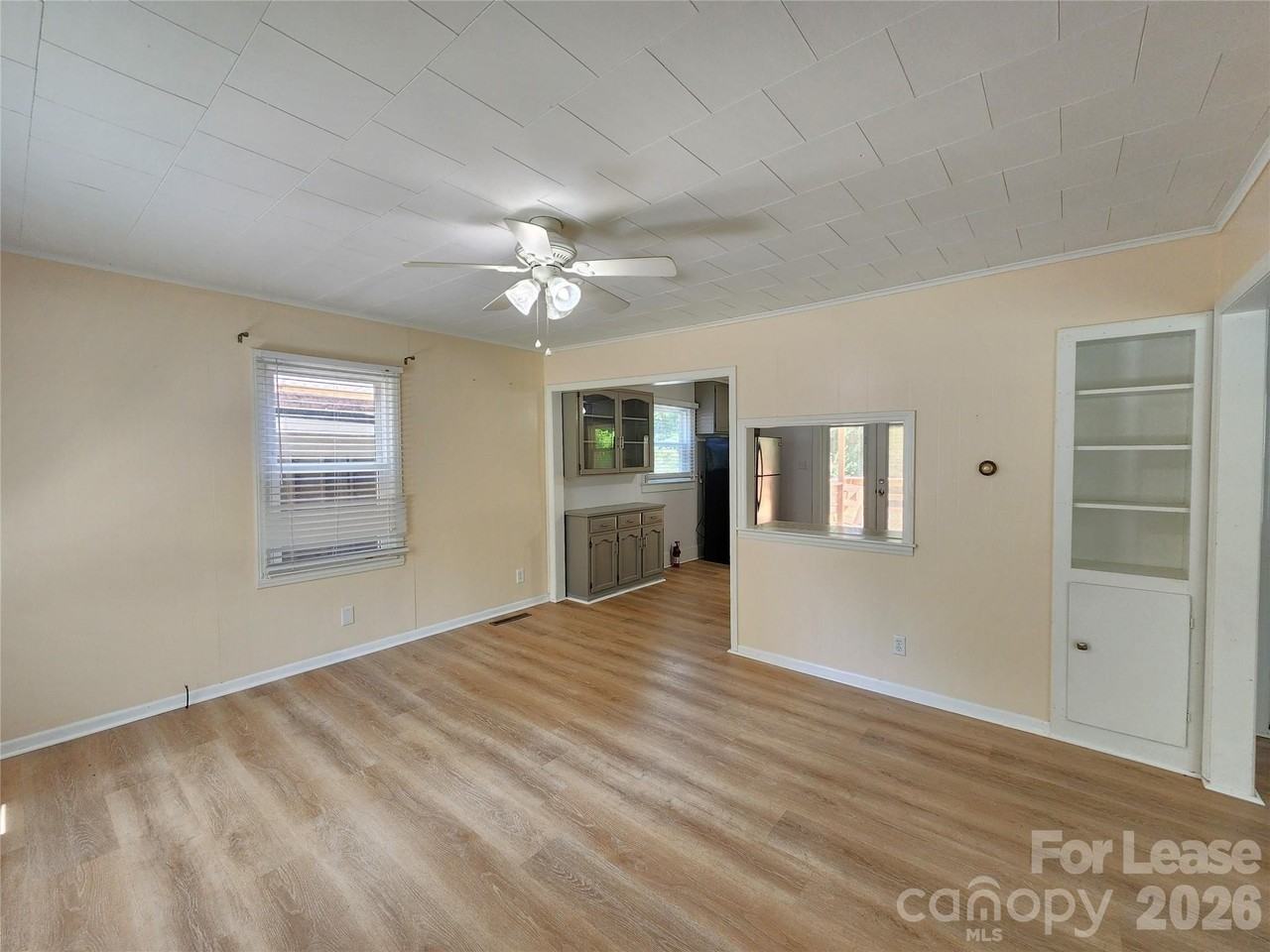 135 Oak Grove Rd - Photo 2 of 24