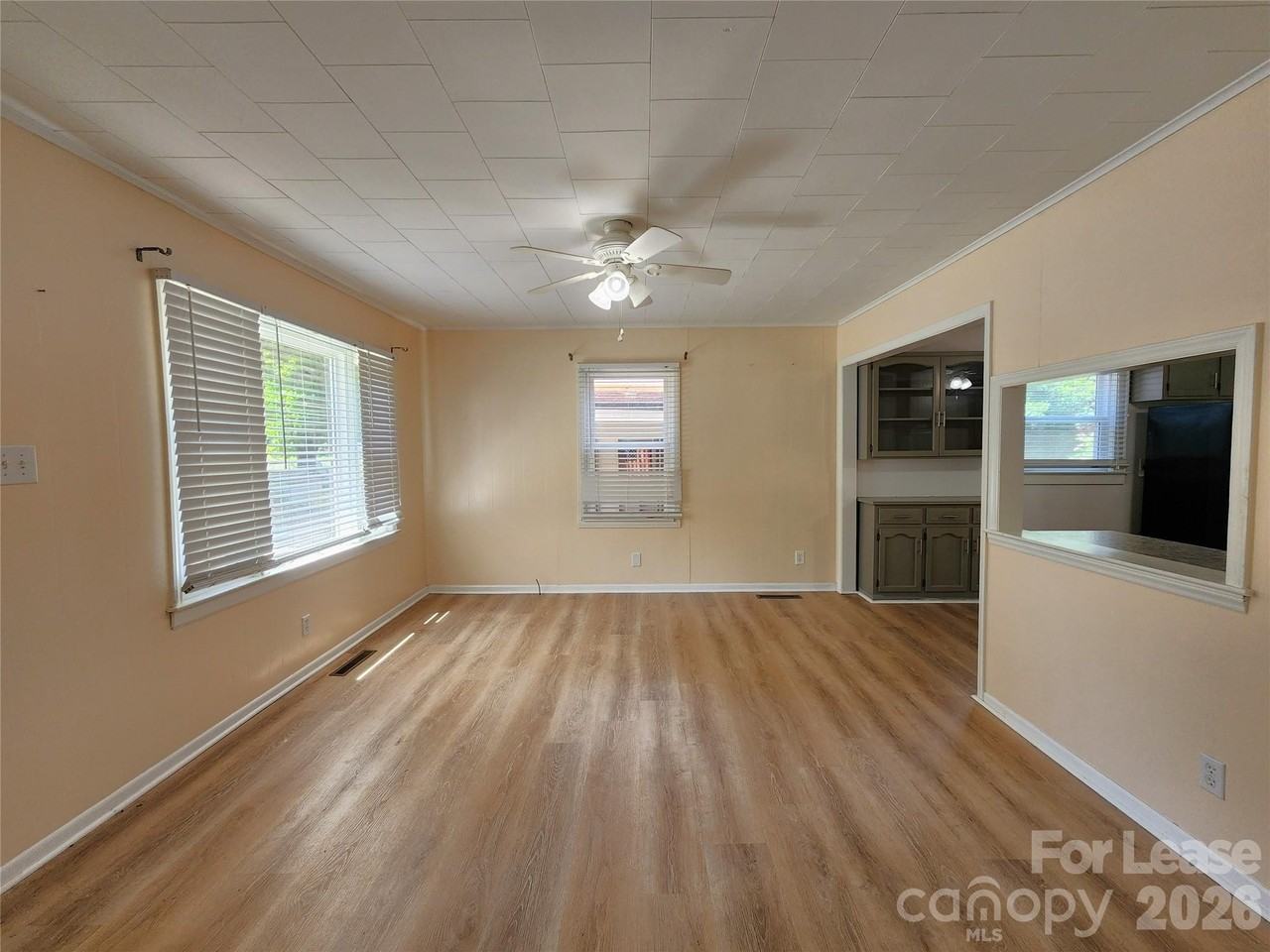 135 Oak Grove Rd - Photo 3 of 24