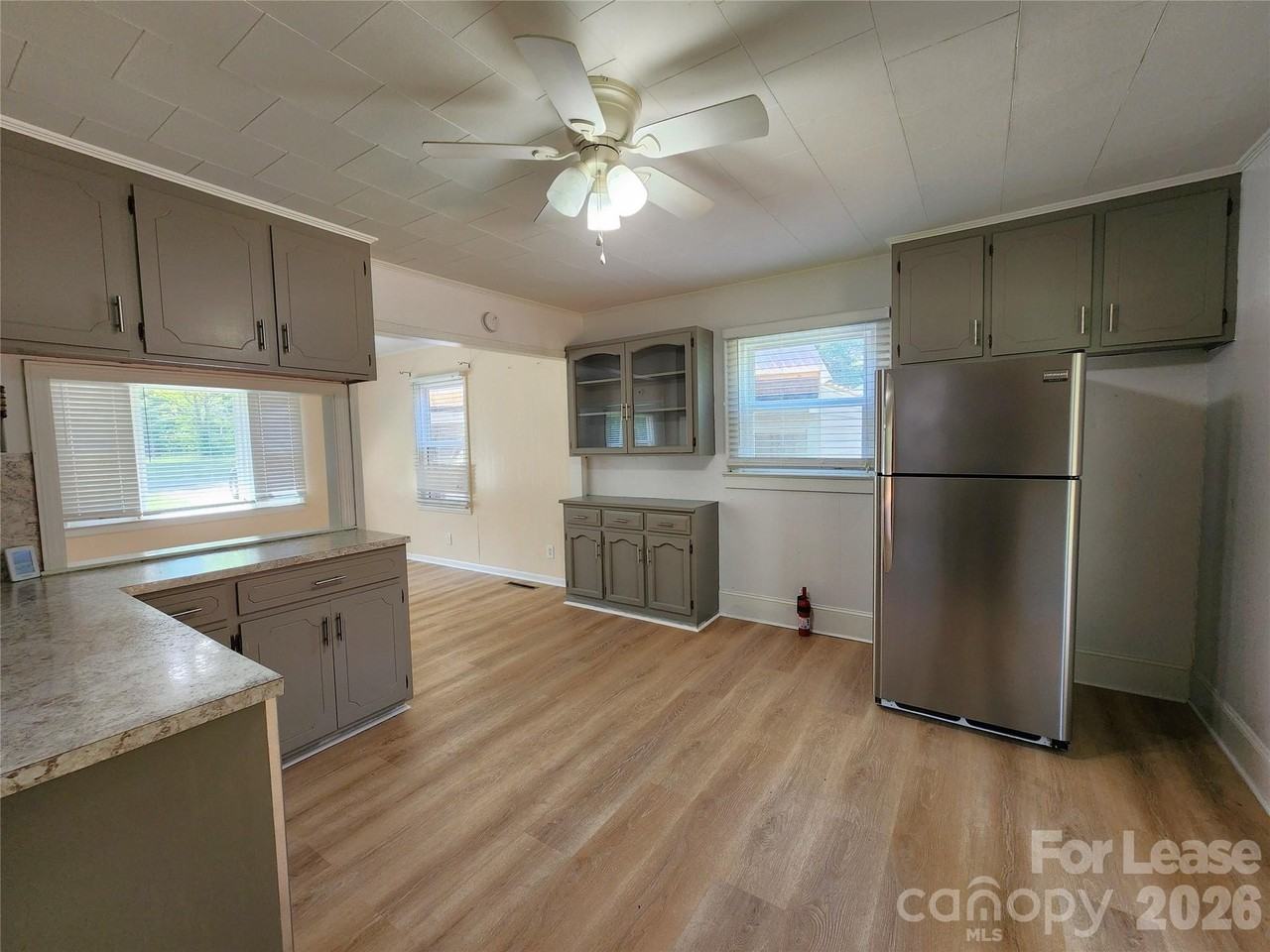 135 Oak Grove Rd - Photo 6 of 24