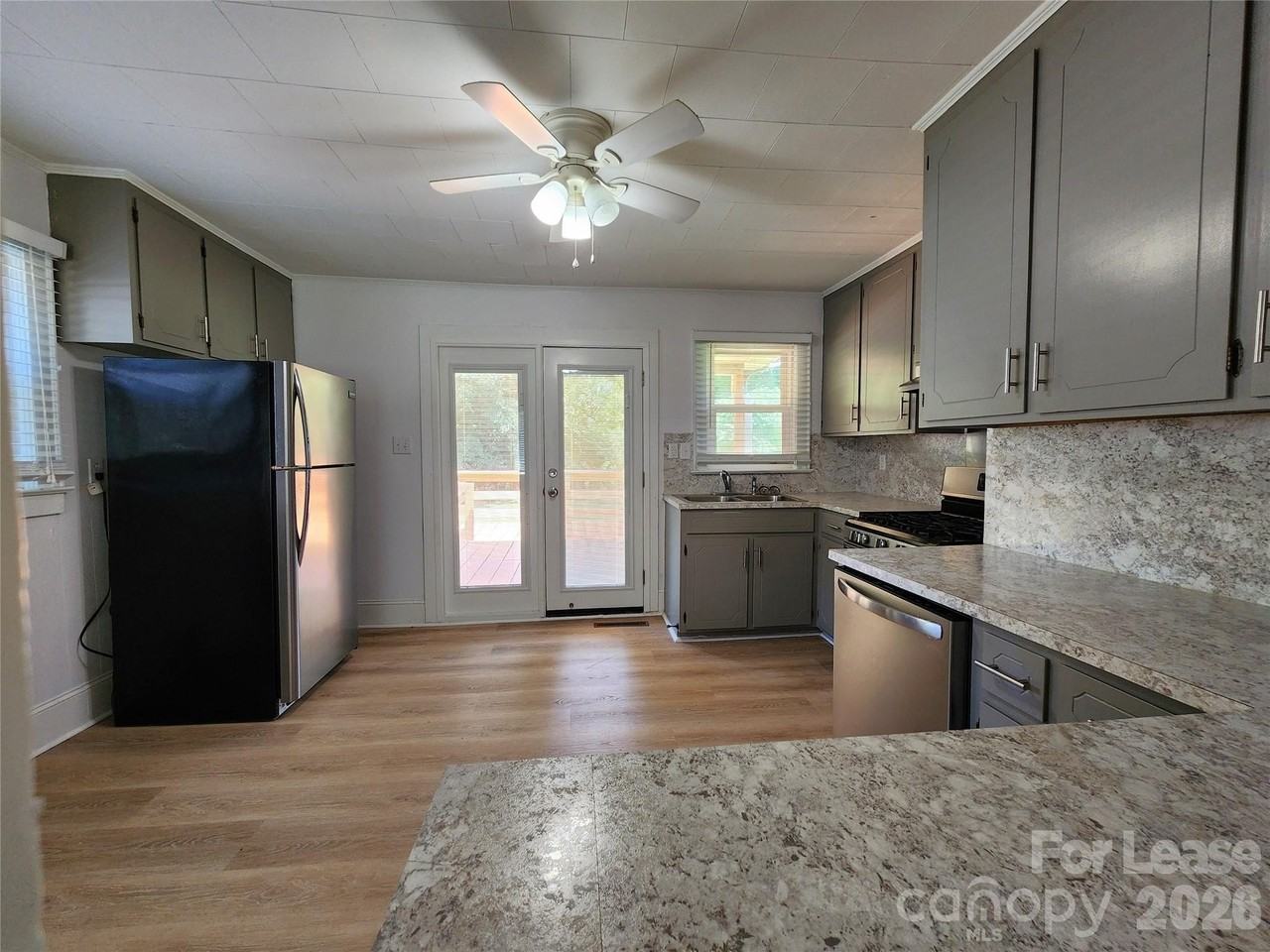 135 Oak Grove Rd - Photo 7 of 24