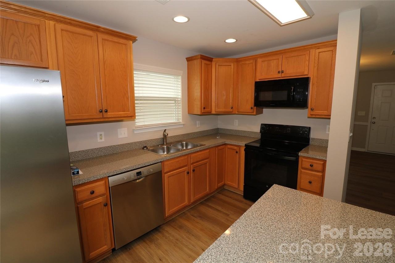 4022 Linsbury Ct - Photo 6 of 31