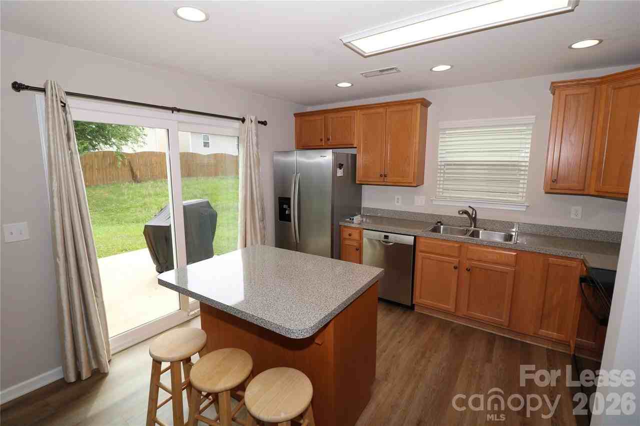 4022 Linsbury Ct - Photo 7 of 31
