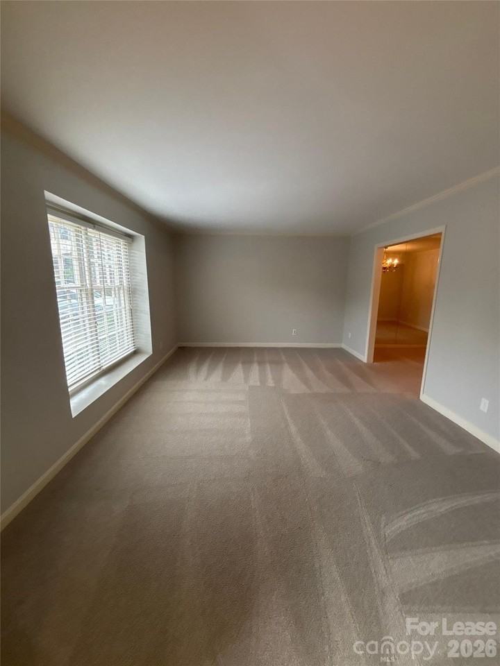 6648 Bunker Hill Cir - Photo 5 of 25