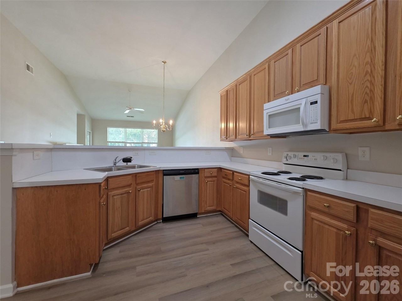 4730 Willow Glen Rd - Photo 4 of 24