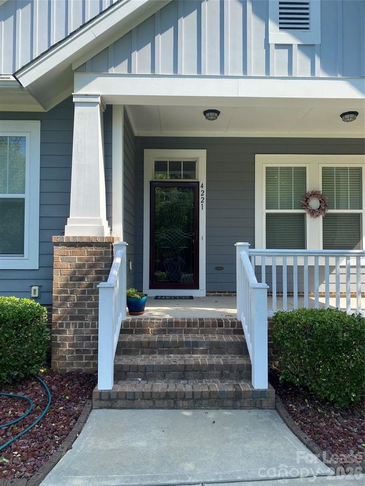 4221 Courtly Ln - Photo 4 of 43