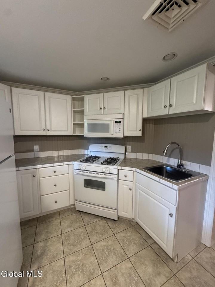 126 N College St #2 - Photo 4 of 14