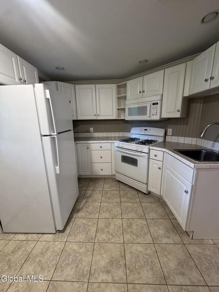 126 N College St #2 - Photo 5 of 14