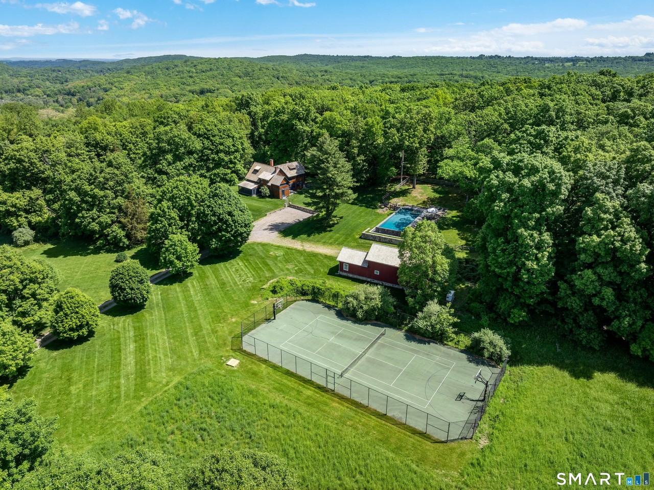 240 Umpawaug Rd - Photo 6 of 40