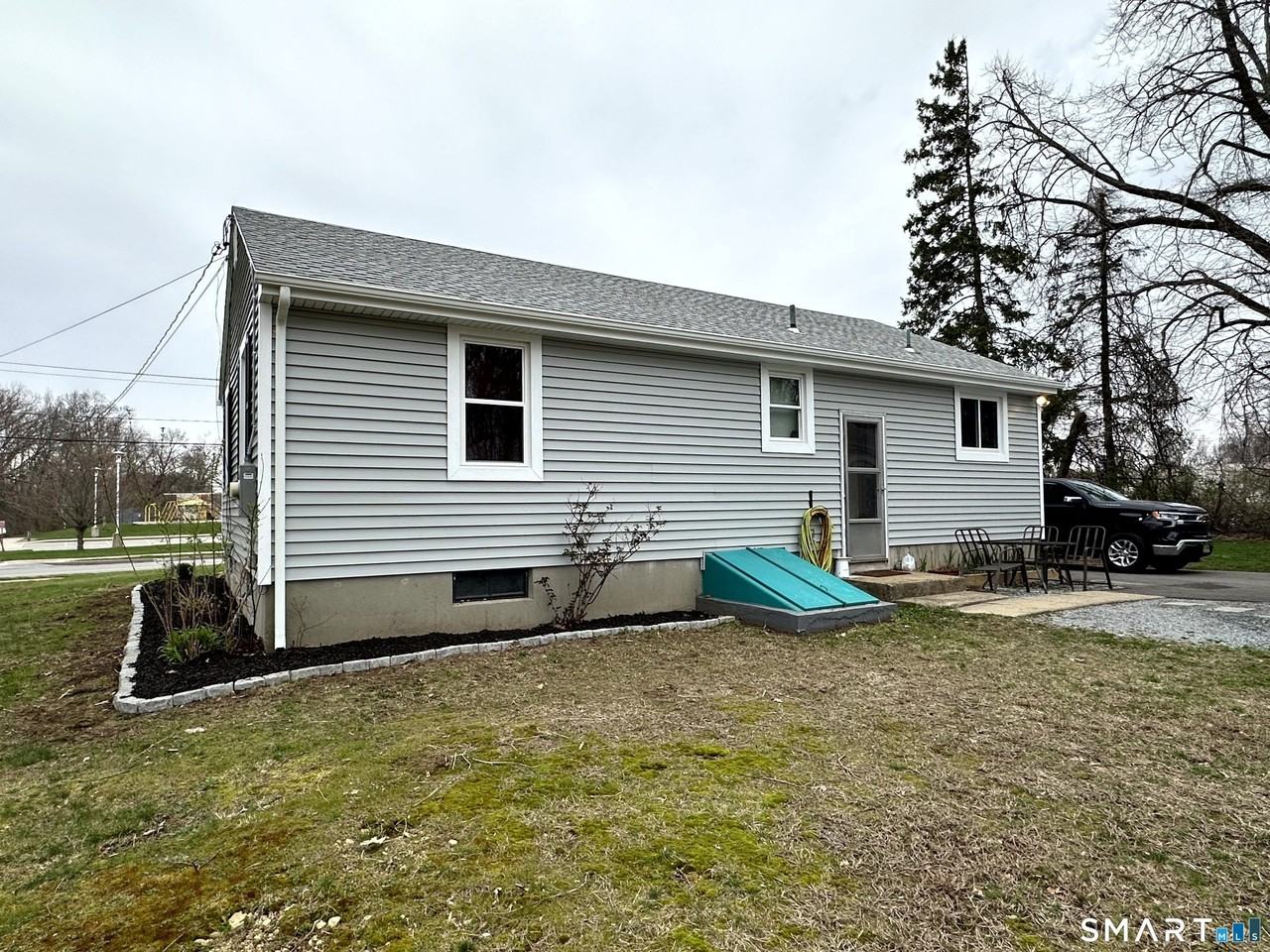 320 Halls Hill Rd - Photo 7 of 18