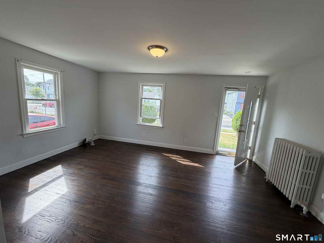 660 Queen St - Photo 2 of 11