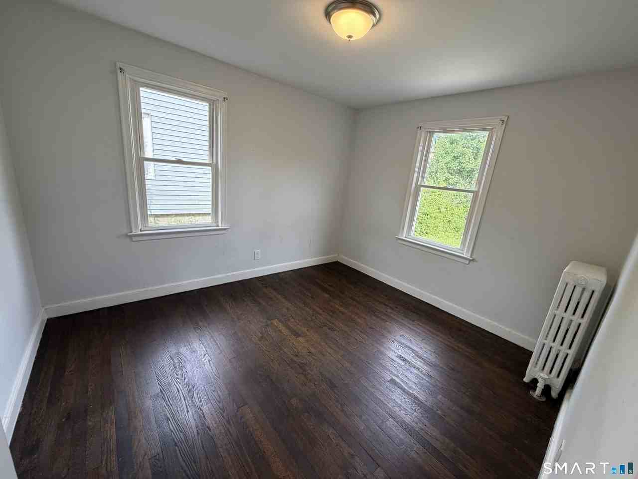660 Queen St - Photo 7 of 11