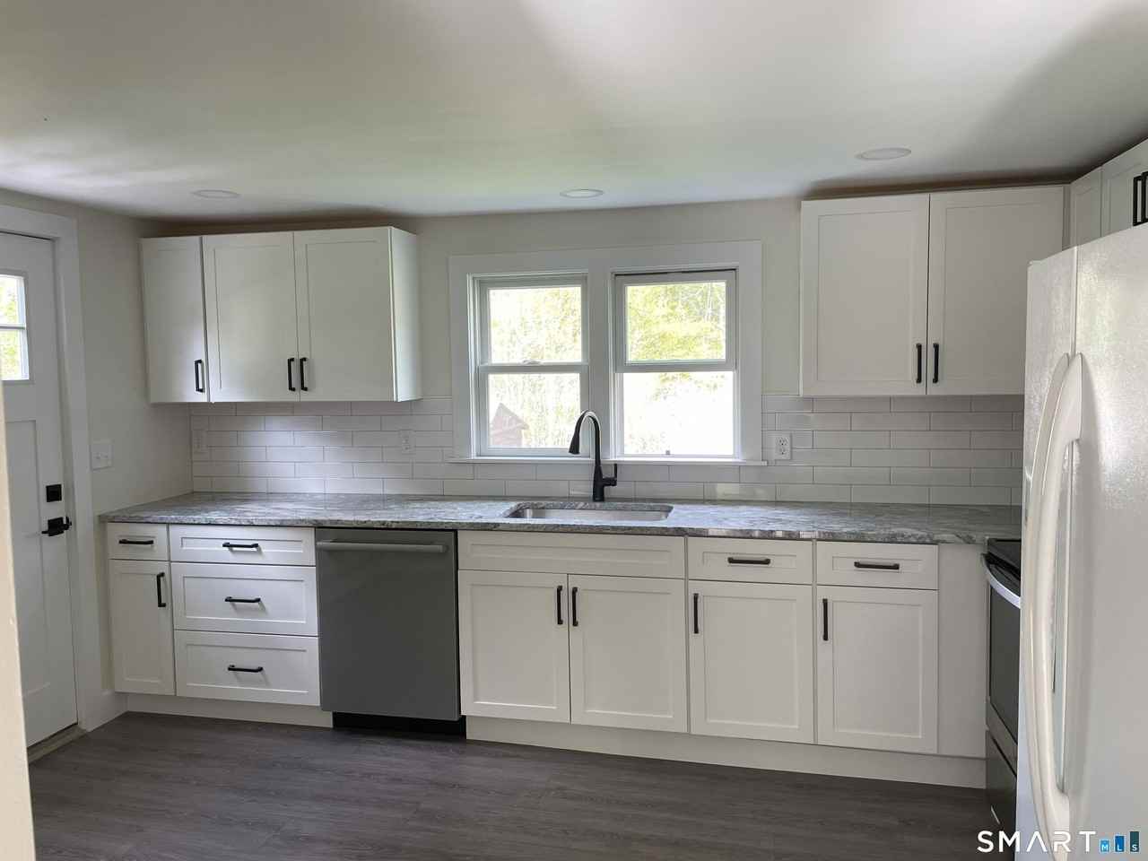1039 North Rd - Photo 4 of 18