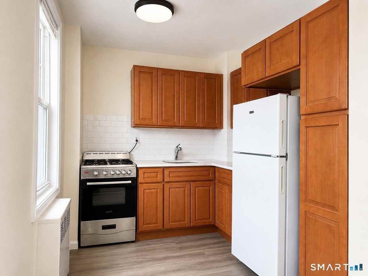 700 Summer St #6E - Photo 5 of 11