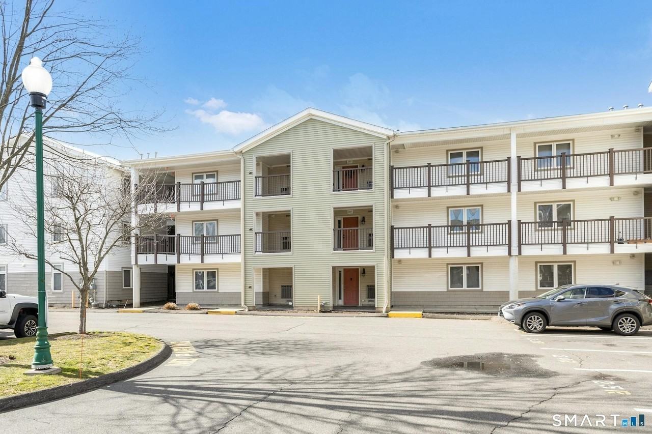 3250 Fairfield Ave #300
