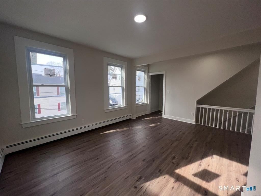44 Laurel Ct - Photo 5 of 17
