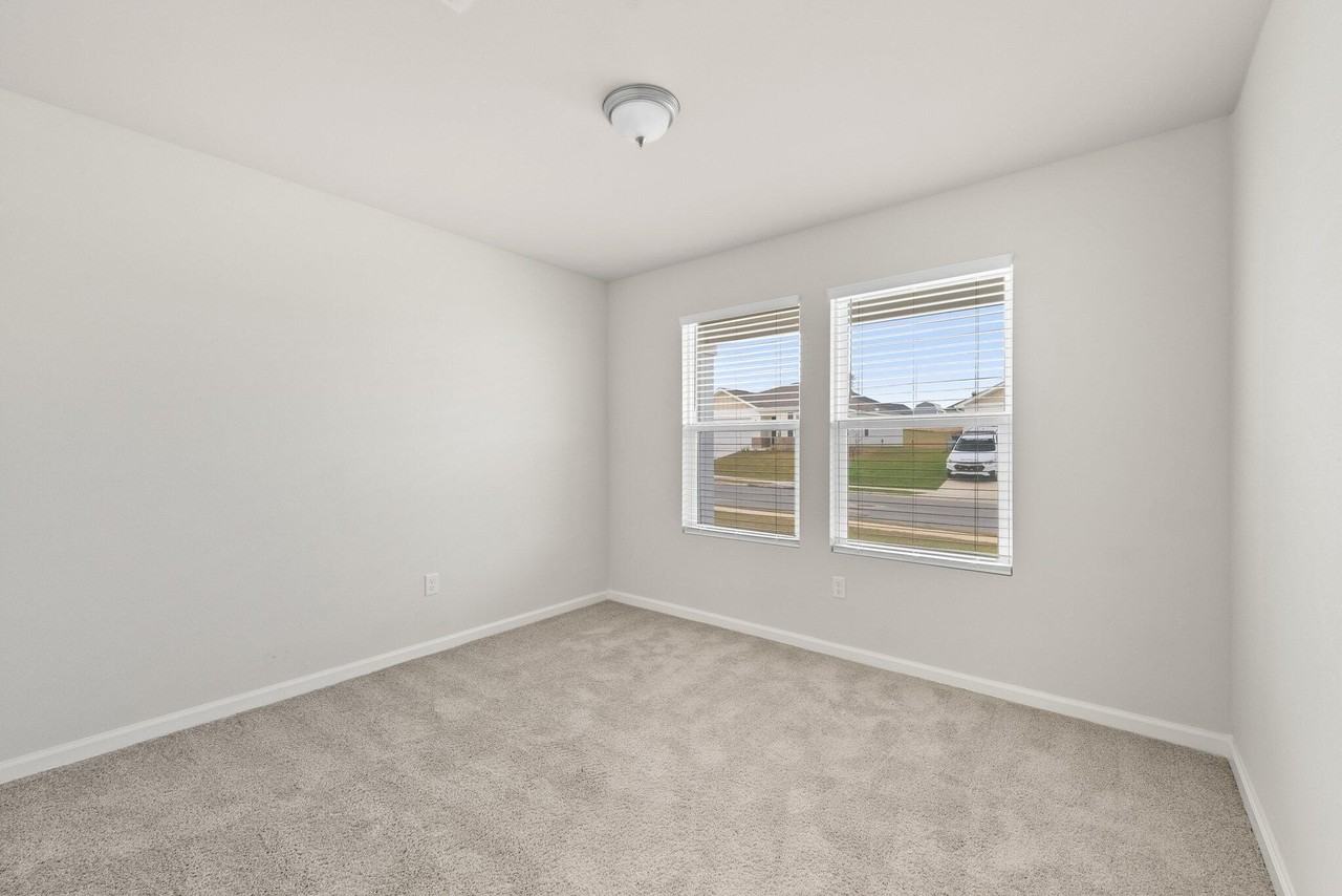 664 Whispering Creek Ave - Photo 4 of 27