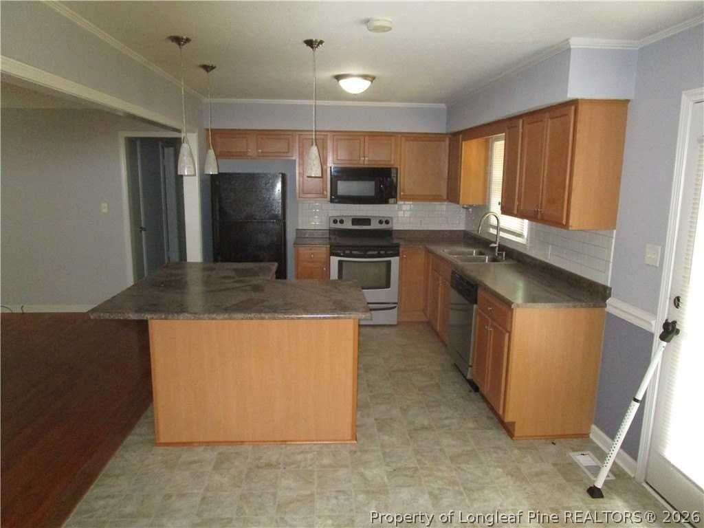 1421 Berkshire Rd - Photo 2 of 18