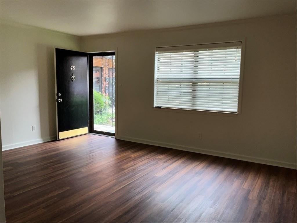 75 Roswell Ct Ne - Photo 3 of 17