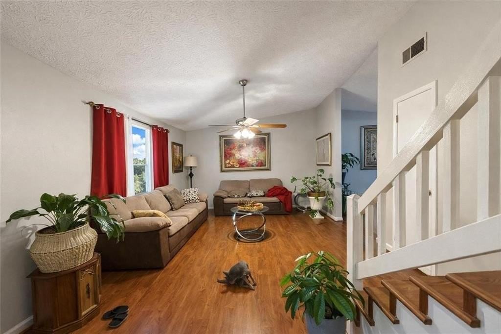 1136 Samuel Dr - Photo 2 of 10