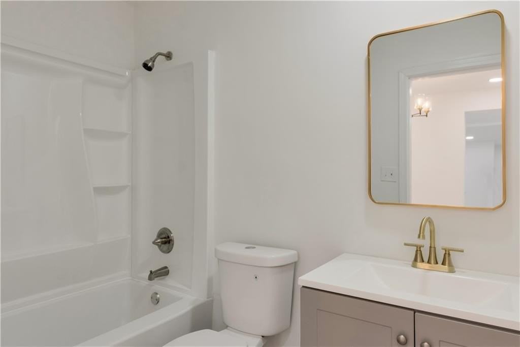 235 Dodd Ave Sw - Photo 4 of 17