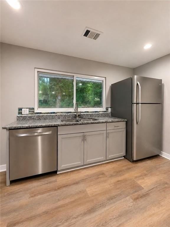 657 Robert E Lee Pkwy - Photo 6 of 30