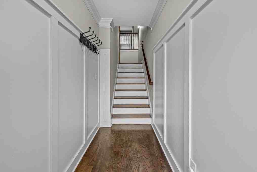 3209 Hallmark Ln - Photo 2 of 38