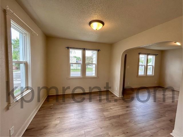 302 19th St Ne #1 - Photo 2 of 12