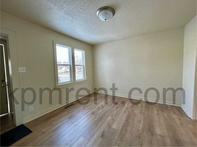 302 19th St Ne #1 - Photo 3 of 12