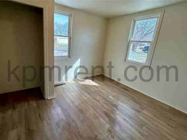 302 19th St Ne #1 - Photo 4 of 12