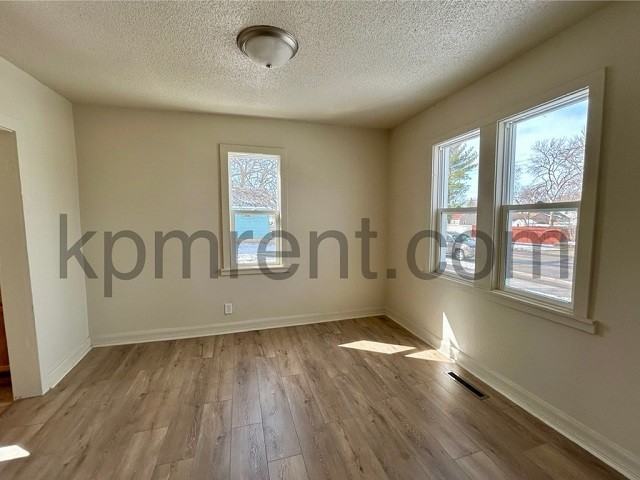 302 19th St Ne #1 - Photo 7 of 12