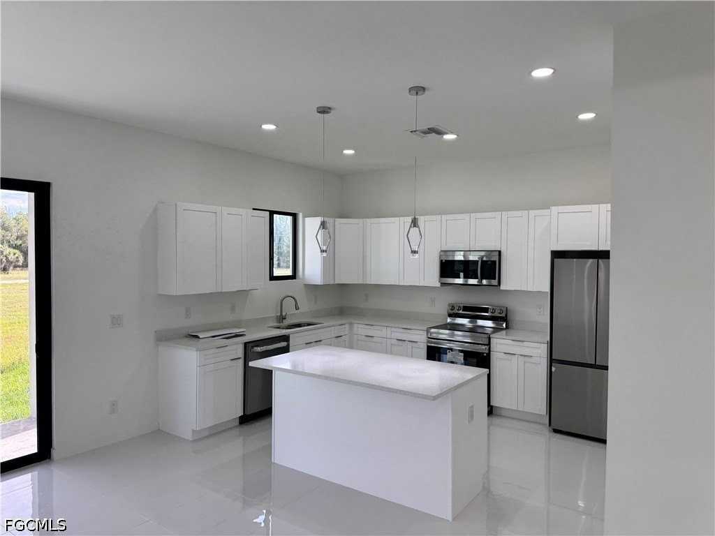4121 Nw 22nd St - Photo 6 of 23