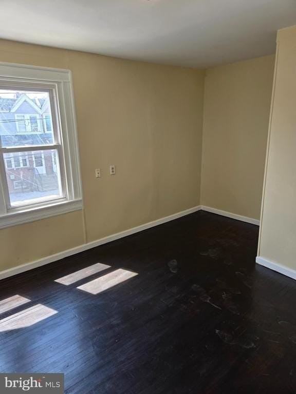 7129 Seaford Rd - Photo 4 of 13