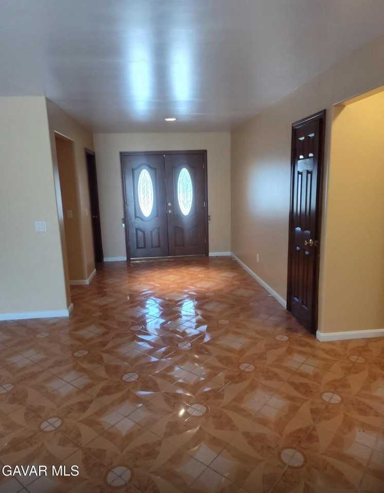3226 E Avenue H10 - Photo 5 of 19
