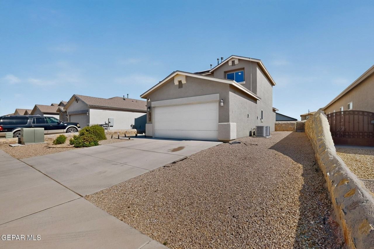 14913 Tierra Crystal Ave - Photo 3 of 47