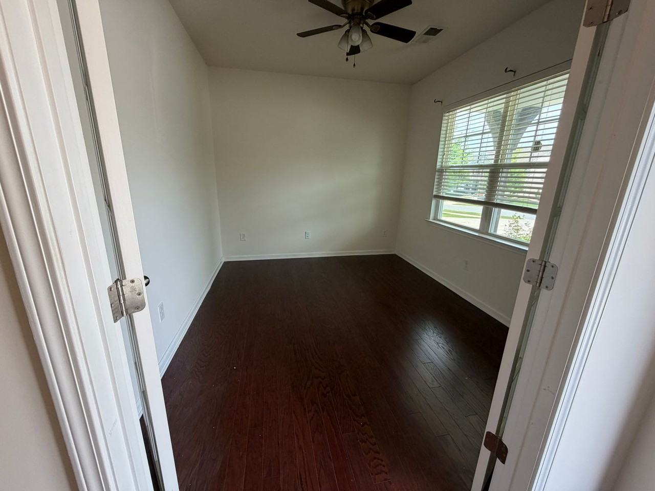 137 Sequoia St - Photo 3 of 18