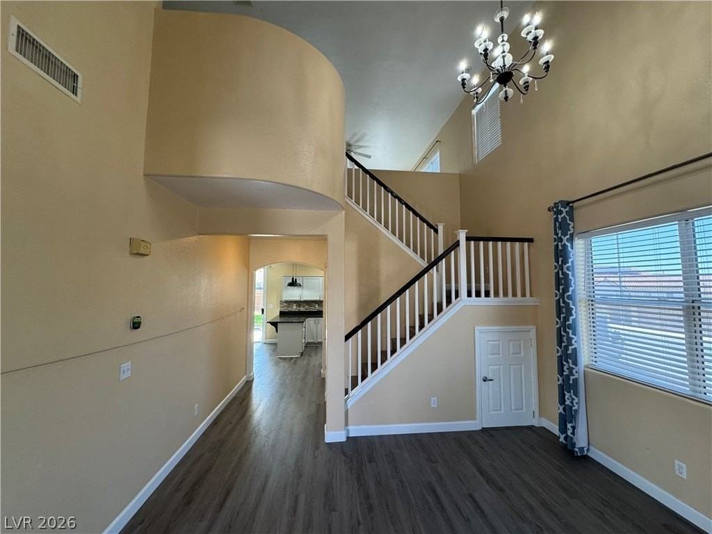 749 Beach Park St - Photo 5 of 35