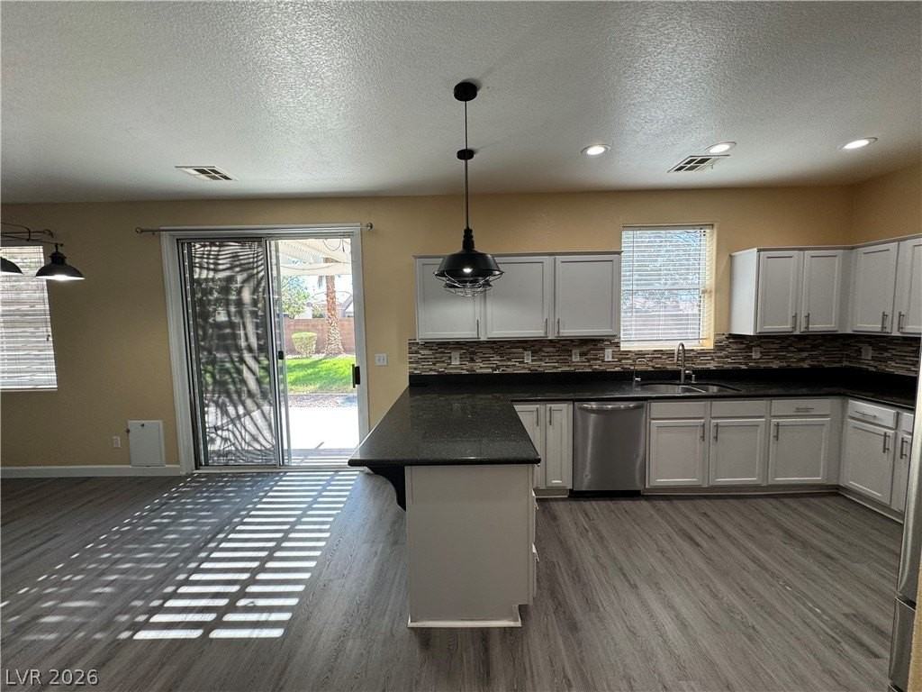 749 Beach Park St - Photo 6 of 35