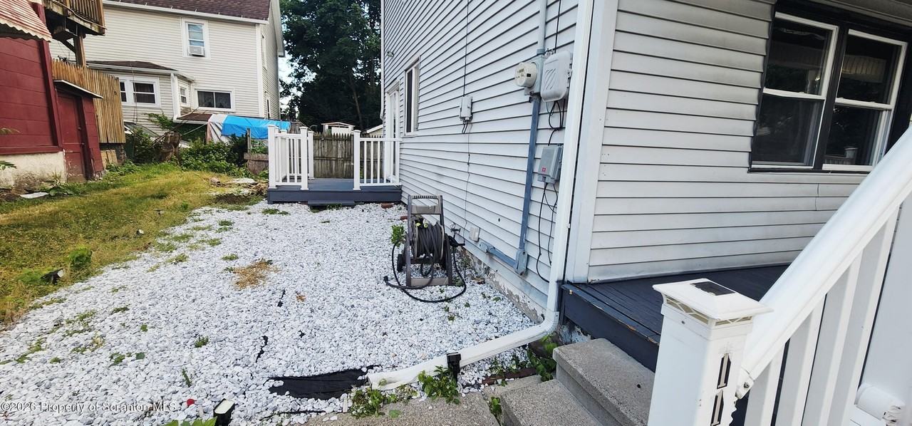 110 Ash St - Photo 2 of 17