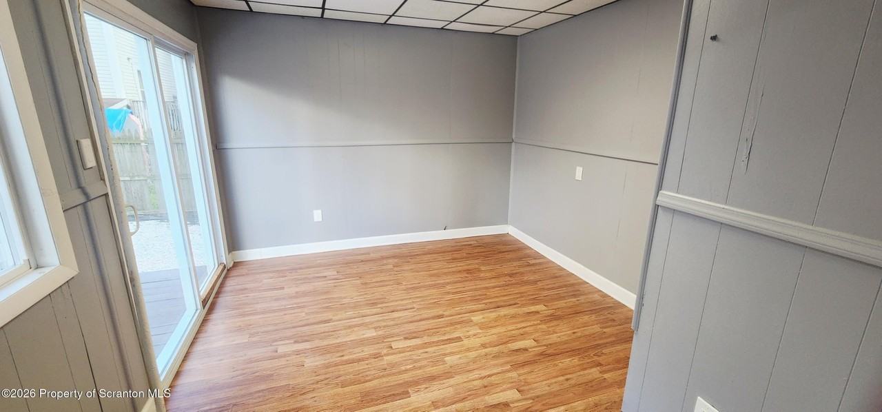 110 Ash St - Photo 6 of 17