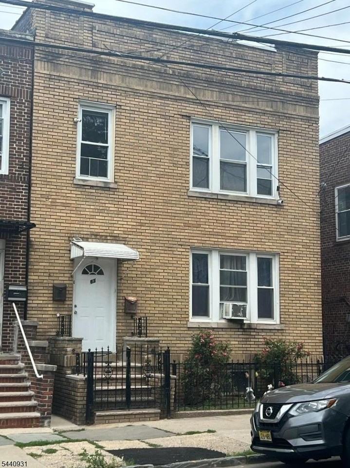 83 Davenport Ave - Photo 2 of 21